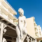 Grand Excelsior Σενιγκάλια
